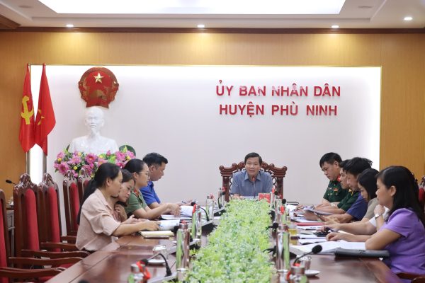 Họp tiểu ban tuyên truyền, trang trí khánh tiết và thi đua – khen thưởng phục vụ diễn tập khu vực phòng thủ huyện