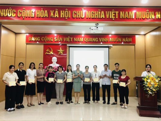 Bế giảng lớp bồi dưỡng nhận thức về Đảng cho cán bộ, CN-NLĐ trong Doanh nghiệp ngoài Nhà nước.