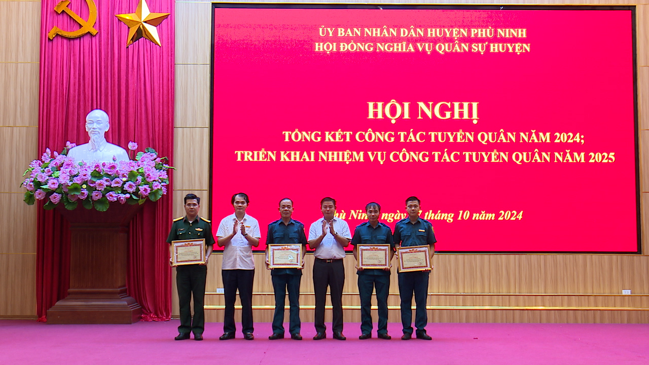 Phù Ninh tổng kết công tác tuyển quân năm 2024, triển khai nhiệm vụ tuyển quân năm 2025