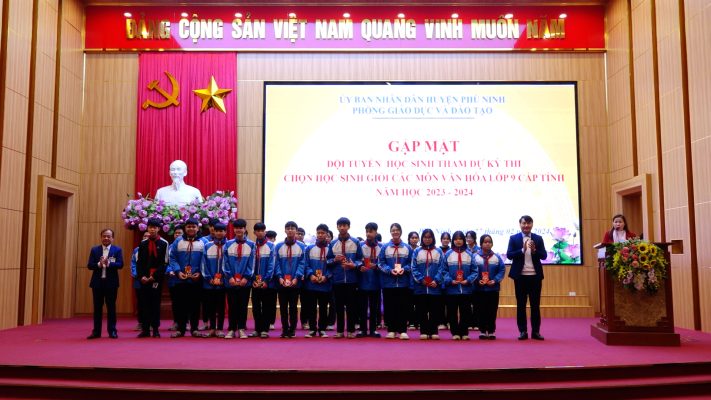 Phù Ninh: Gặp mặt đội tuyển học sinh tham dự kỳ thi chọn học sinh giỏi các môn văn hóa lớp 9 cấp tỉnh năm học 2023-2024