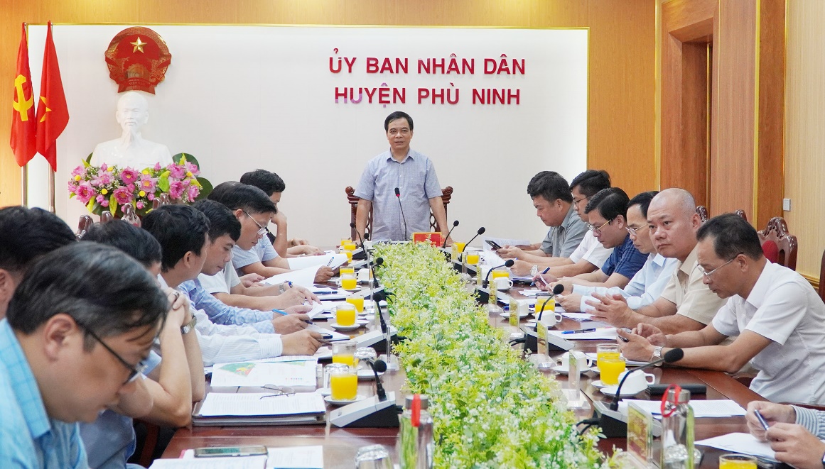 Phó Chủ tịch UBND tỉnh Nguyễn Thanh Hải kiểm tra tiến độ triển khai các dự án đầu tư khu, cụm công nghiệp trên địa bàn huyện Phù Ninh