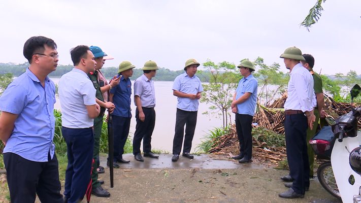 Chủ tịch UBND huyện Phù Ninh Nguyễn Hữu Nhật kiểm tra công tác phòng chống lụt bão trên địa bàn