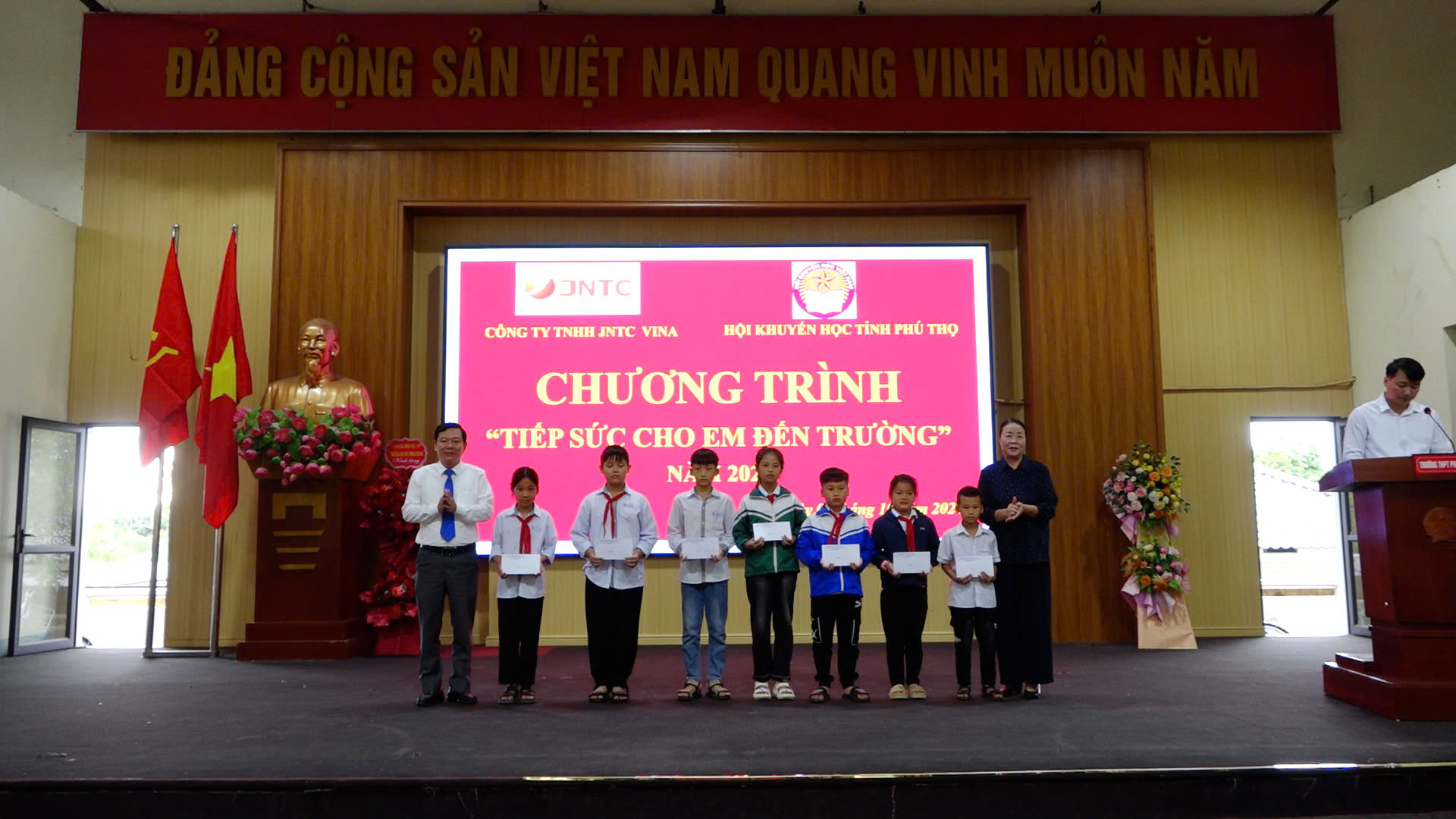 Phù Ninh: Tổ chức lễ phát động “Tuần lễ hưởng ứng học tập suốt đời”  và chương trình “Tiếp sức cho em đến trường” năm 2024