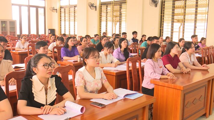 Huyện Phù Ninh tăng cường giáo dục chính trị tư tưởng cho cán bộ, đảng viên