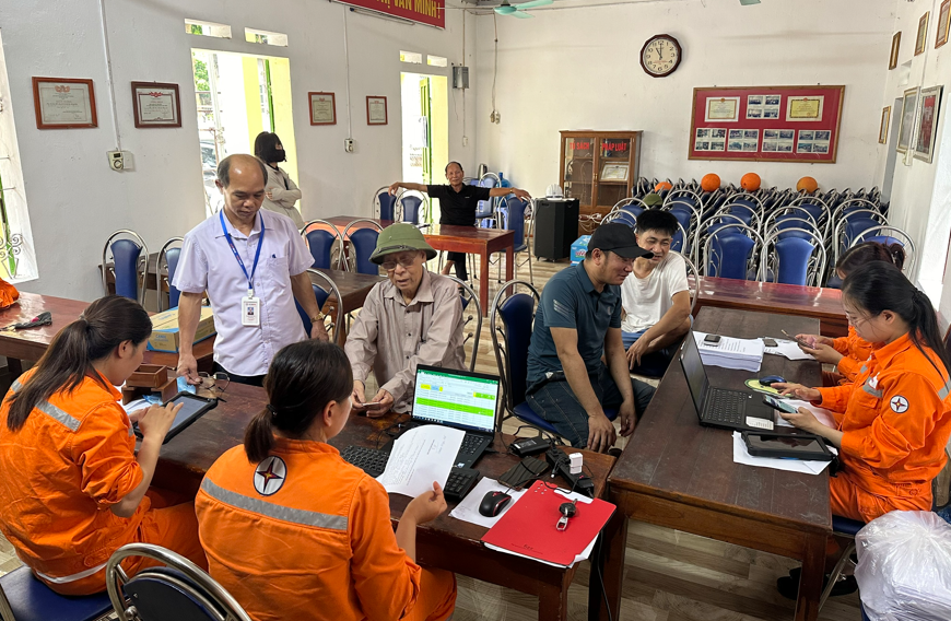 Điện lực Phù Ninh (PC Phú Thọ) -  triển khai thực hiện lấy thông tin khách hàng