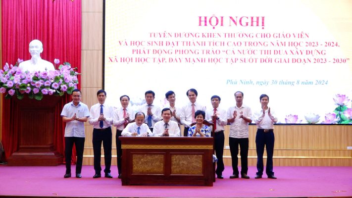 Hội nghị tuyên dương, khen thưởng cho giáo viên và học sinh đạt thành tích cao trong năm học 2023 – 2024, phát động phong trào “cả nước thi đua xây dựng xã hội học tập, đẩy mạnh học tập suốt đời giai đoạn 2023 – 2030”